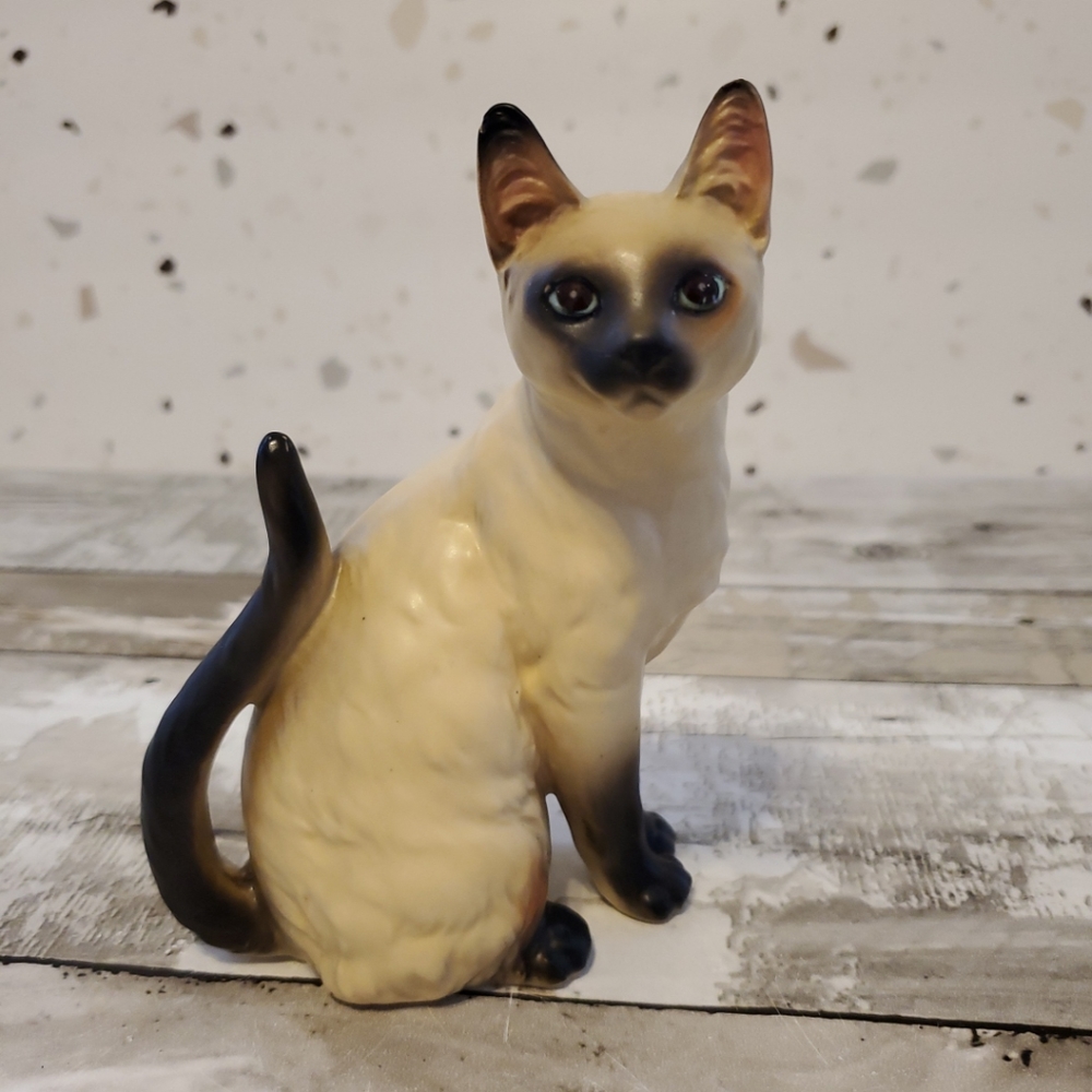 Vintage Beautiful Siamese Cat Figurine #1105 - Picture 2 of 9